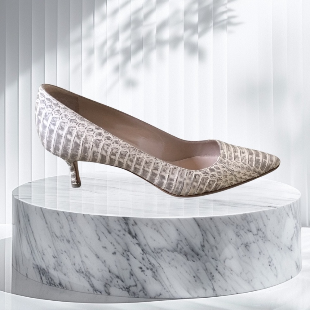 Manolo Blahnik Python Pointed Toe Pump - Picture 2 of 16
